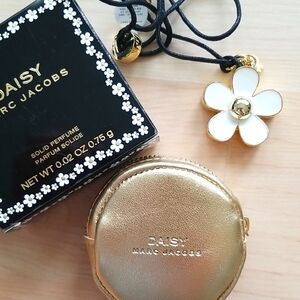 Marc Jacob's Daisy Pendant White Gold Parfume